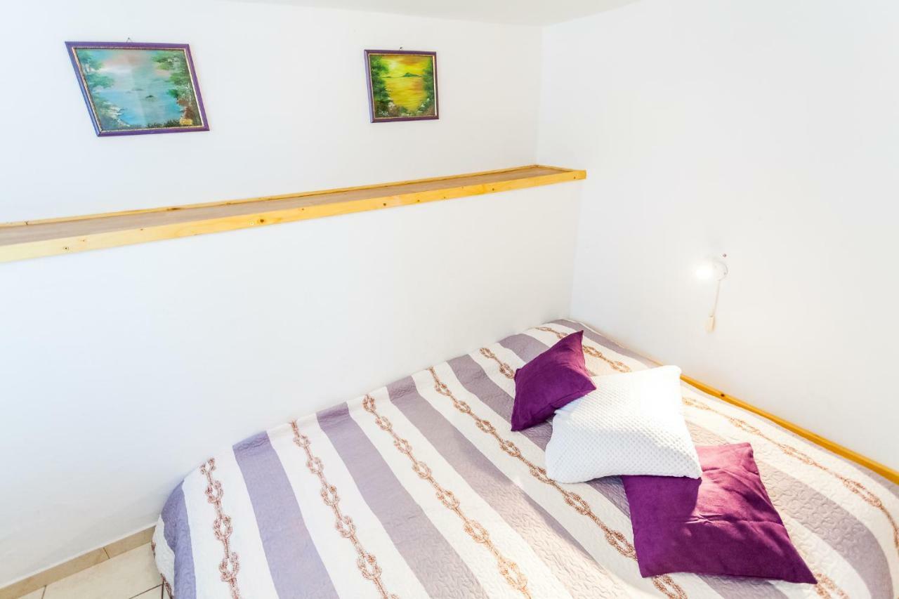 Apartments Dajna Vela Luka Ngoại thất bức ảnh