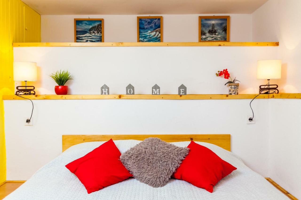 Apartments Dajna Vela Luka Ngoại thất bức ảnh