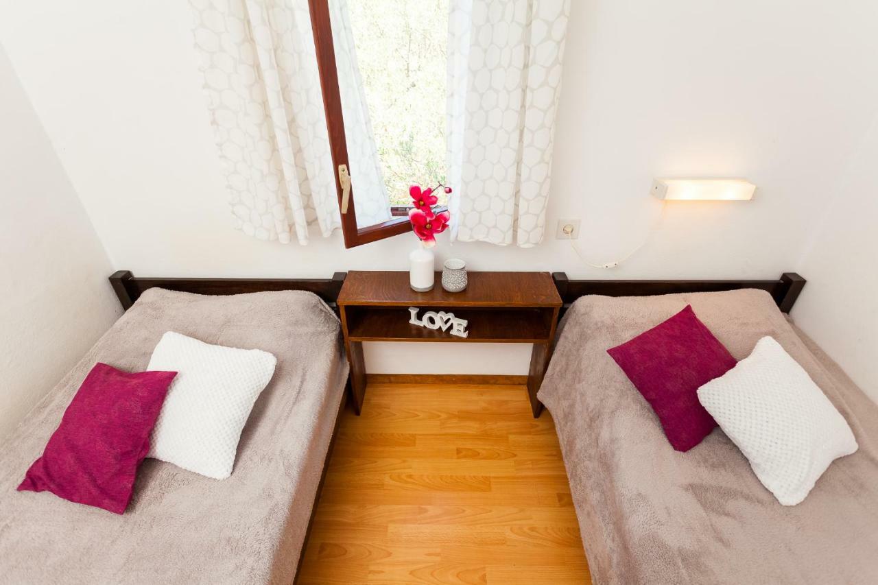 Apartments Dajna Vela Luka Ngoại thất bức ảnh