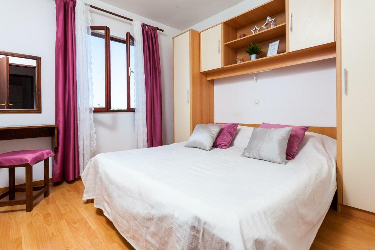 Apartments Dajna Vela Luka Ngoại thất bức ảnh