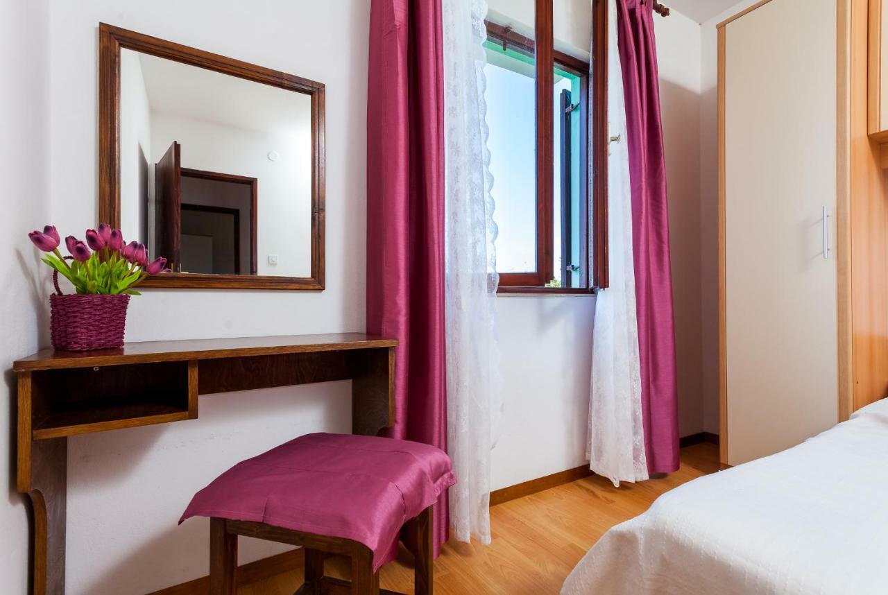 Apartments Dajna Vela Luka Ngoại thất bức ảnh