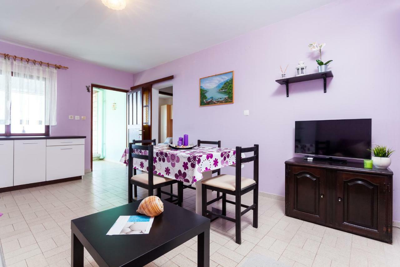 Apartments Dajna Vela Luka Ngoại thất bức ảnh