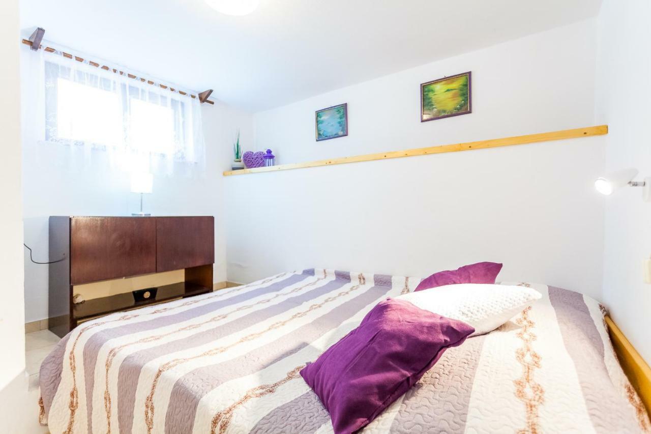 Apartments Dajna Vela Luka Ngoại thất bức ảnh