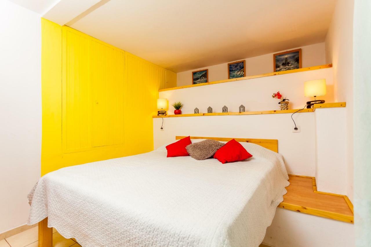 Apartments Dajna Vela Luka Ngoại thất bức ảnh