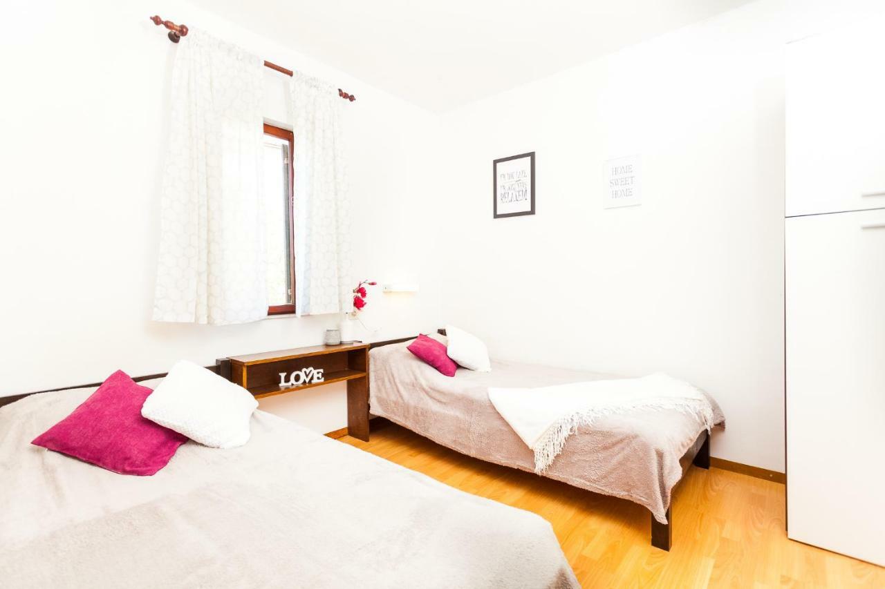 Apartments Dajna Vela Luka Ngoại thất bức ảnh